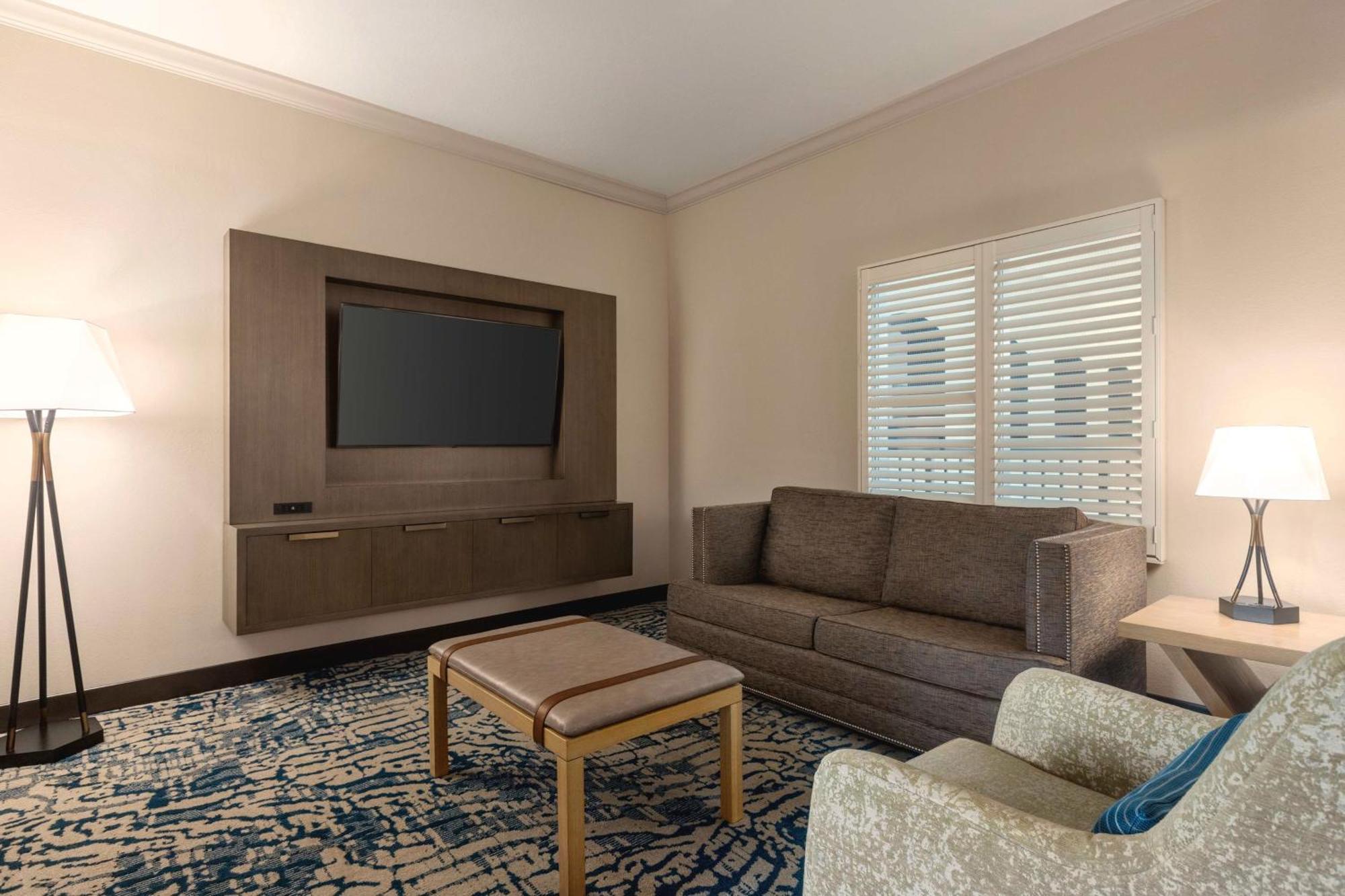 Embassy Suites By Hilton Tampa Downtown Convention Center Exterior photo